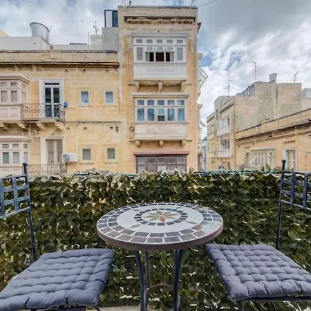 Traditional Maltese Town House In Ferienhaus