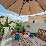 Vakantiehuis Townhouse With Private Terrace - Walk To Valletta Il-Furjana