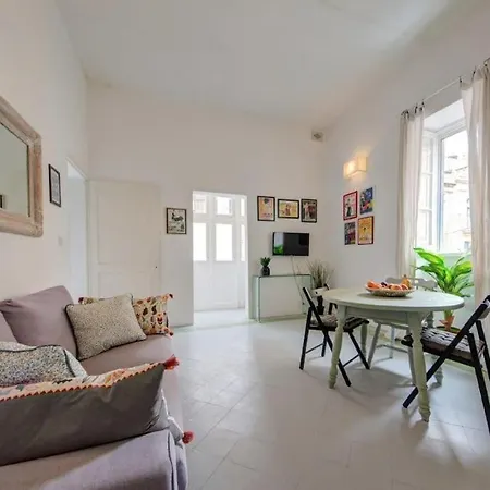 Дом отдыха Traditional Maltese Town House In Флориана