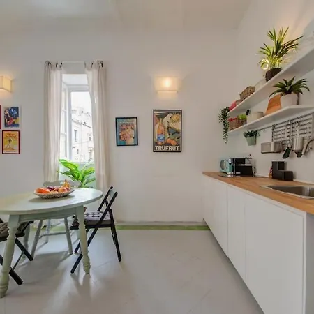 Vakantiehuis Townhouse With Private Terrace - Walk To Valletta *