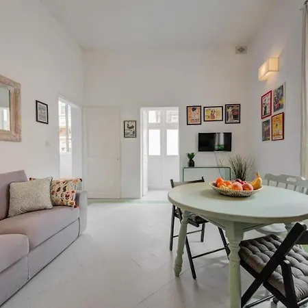 Дом отдыха Traditional Maltese Town House In *