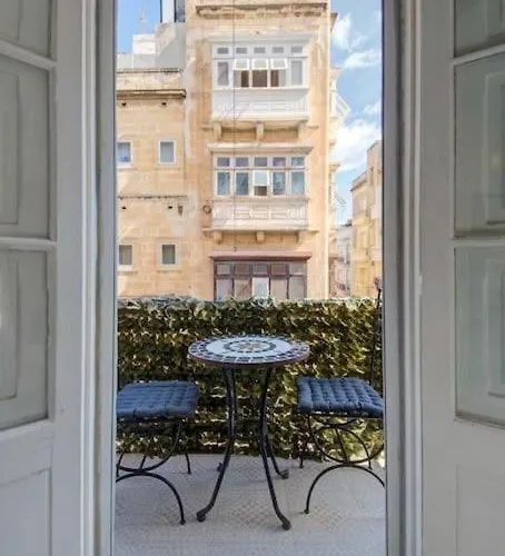 Townhouse With Private Terrace - Walk To Valletta